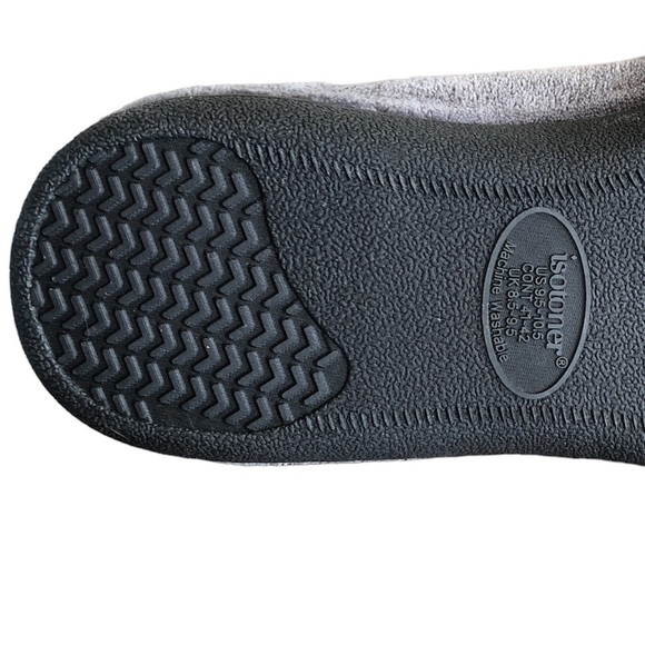 New in Box Men’s Isotoner Slippers Gray 9.5 -10.5 Memory Foam - Picture 3 of 6